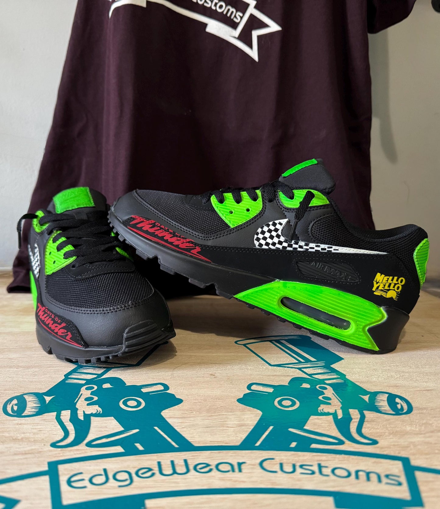 Nike Air Max 90 ā Hand-Painted Racing-Inspired Sneakers