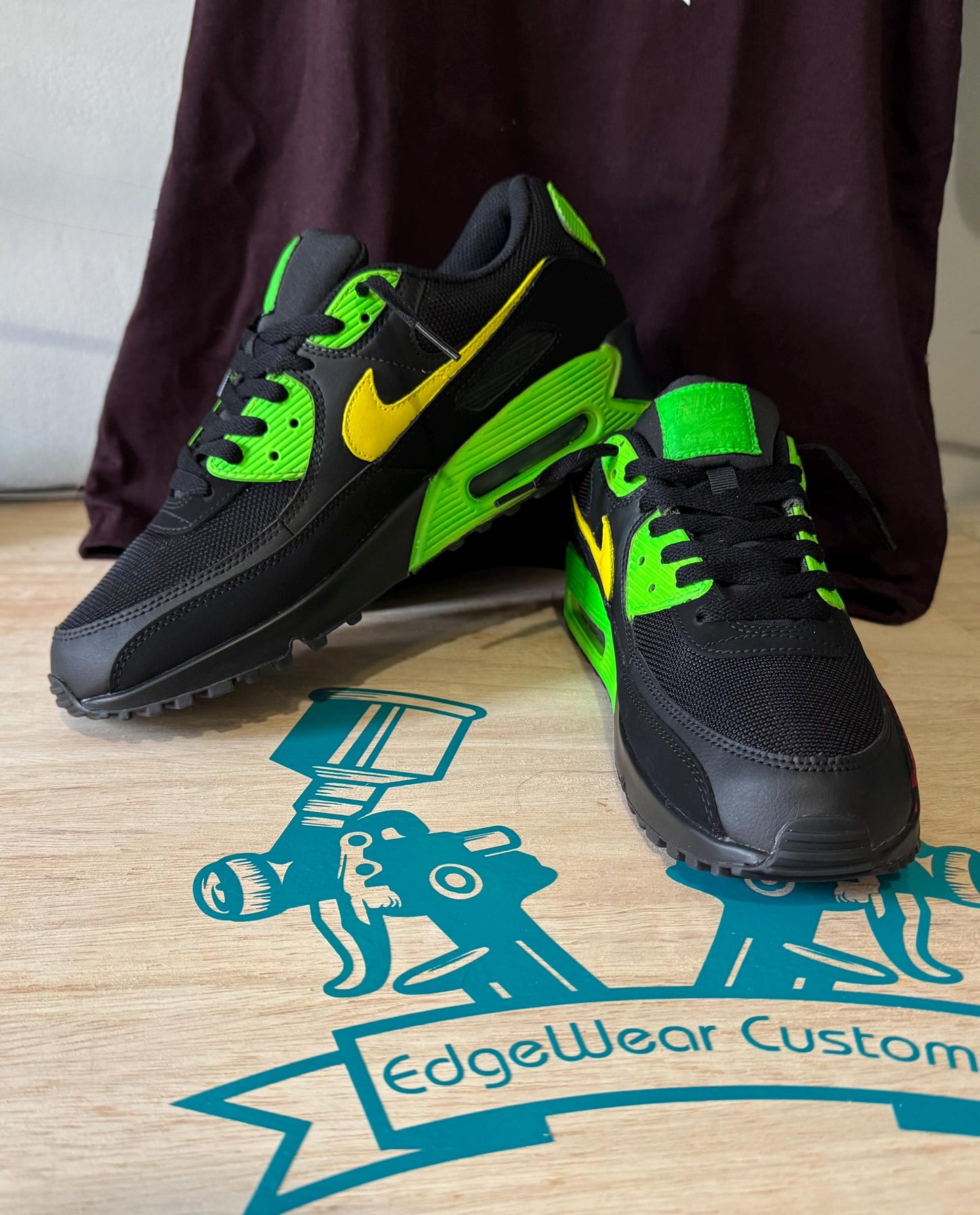 Nike Air Max 90 ā Hand-Painted Racing-Inspired Sneakers