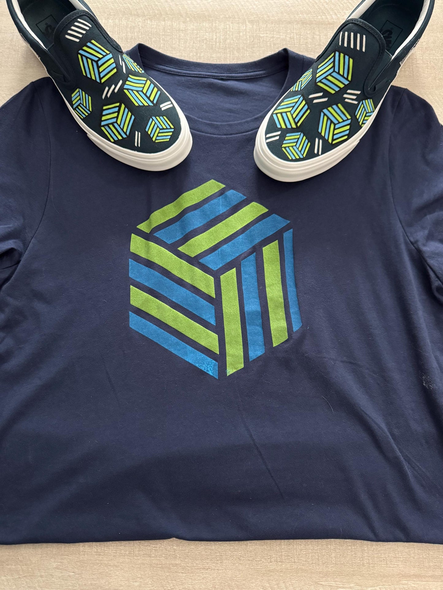 Geometric Striped Cube T-Shirt – Blue and Green on Navy Blue | Modern Optical Illusion Design | Unisex Fit